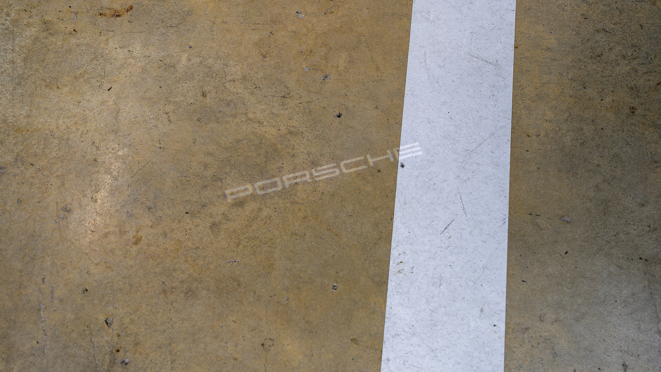 'PORSCHE' 로고 LED 도어 커티지 라이트