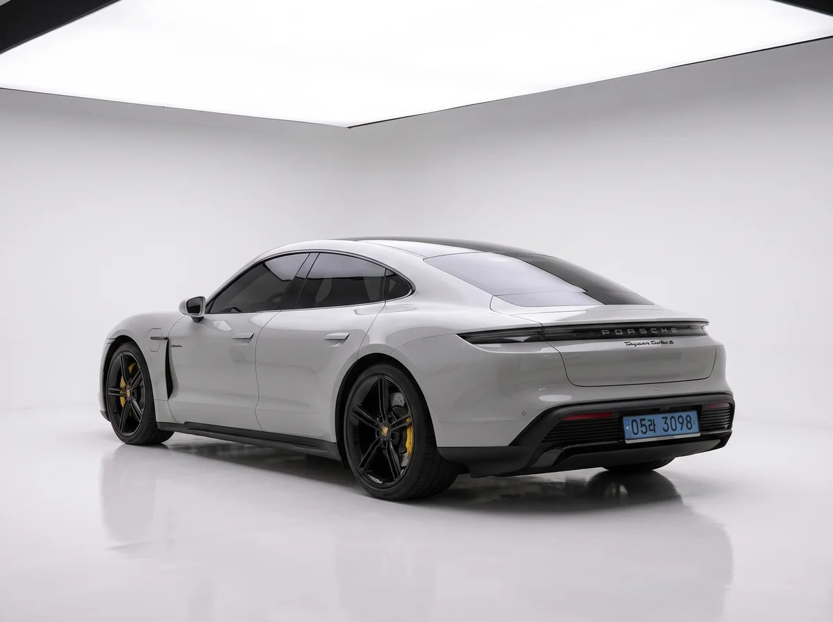 2023 타이칸 터보 S 썸네일 4